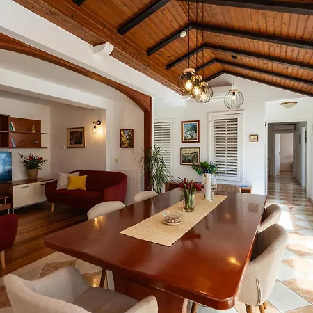 Cozy In With House Sea View