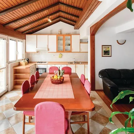 Cozy In With House Sea View Apartment