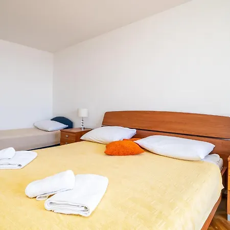 Apartament 38 *