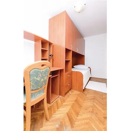 Apartament 38 *